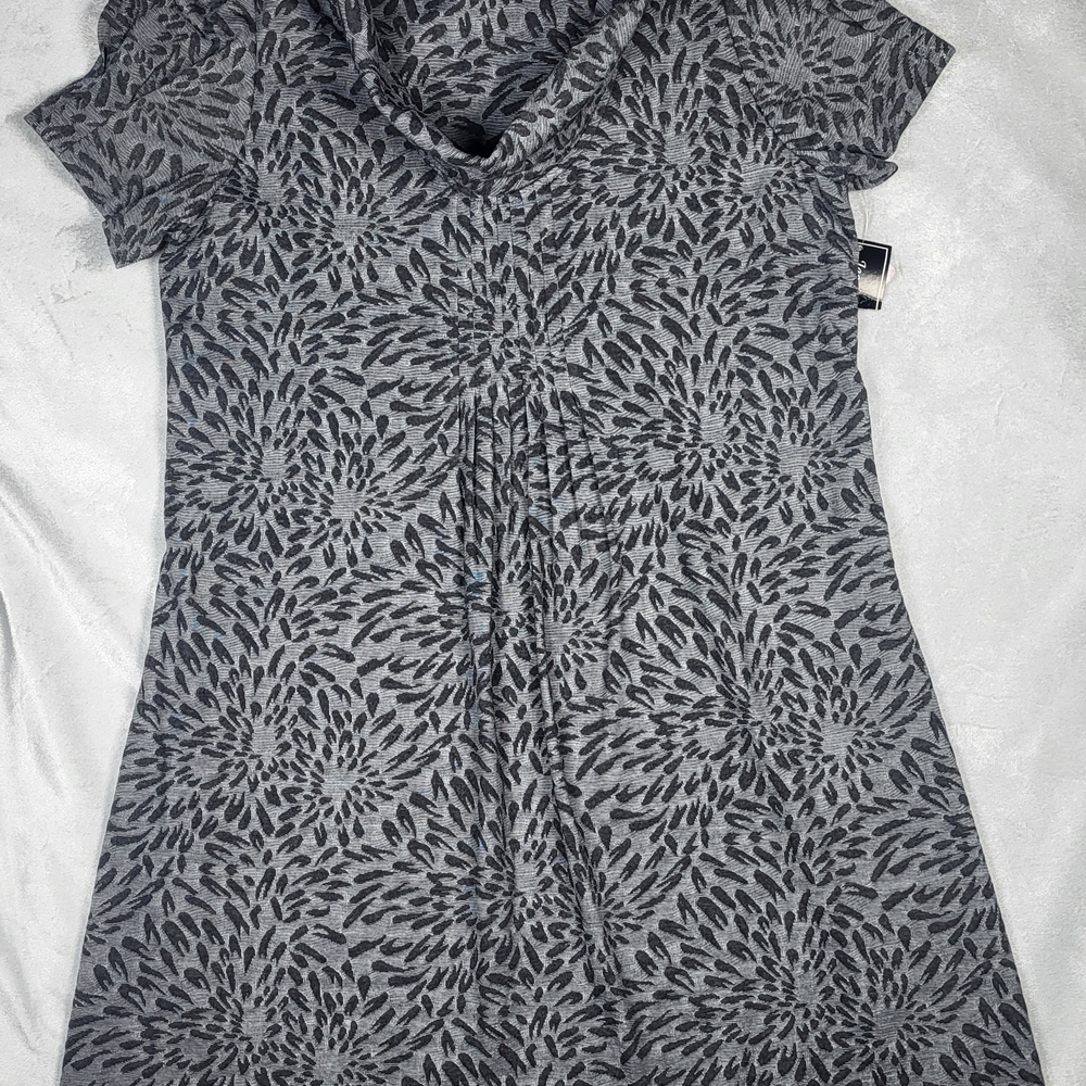 Jessica Howard Gray and Charcoal Flower Print Short Sleeve Dress